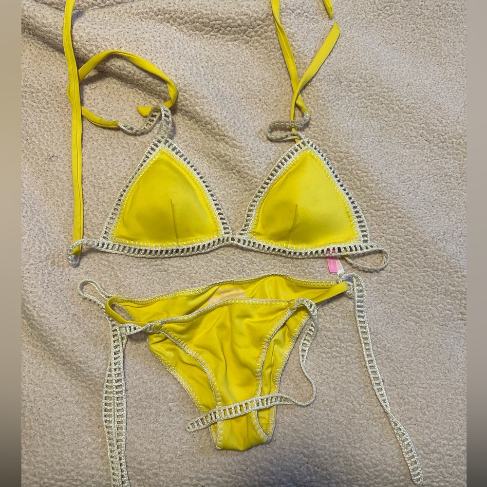 Victoria’s Secret bikini